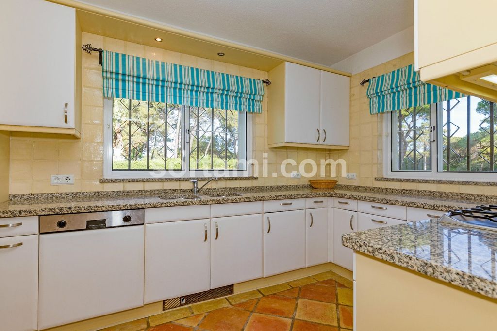 Property photo 3 of 27