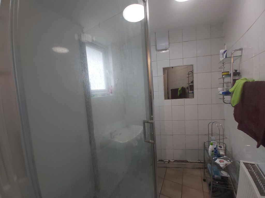 Property photo 3 of 8 Bathroom