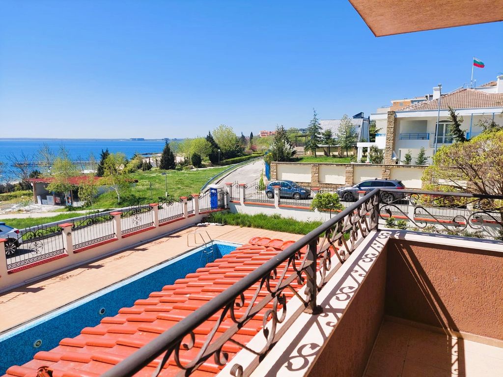 Property photo 3 of 20