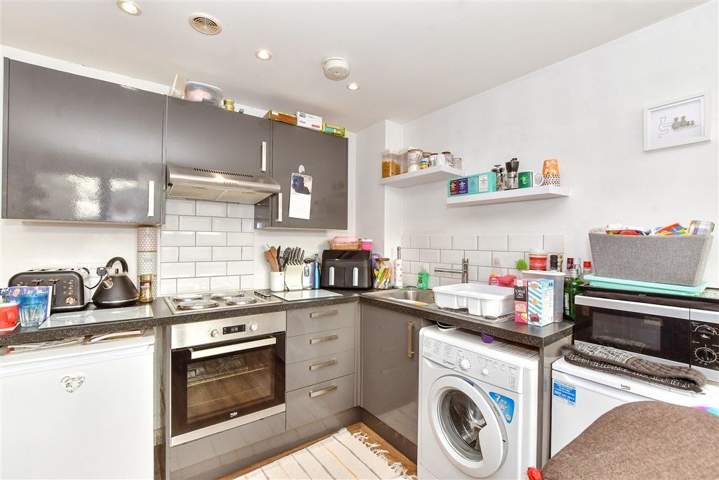 Property photo 3 of 6 Lounge/Kitchen