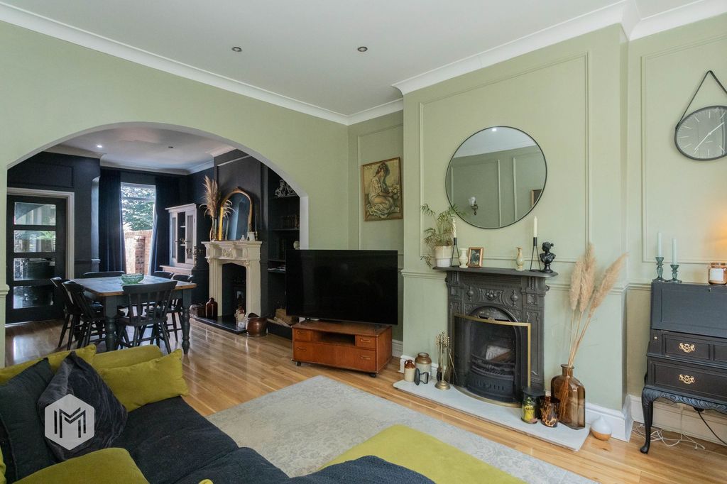 Property photo 2 of 33
