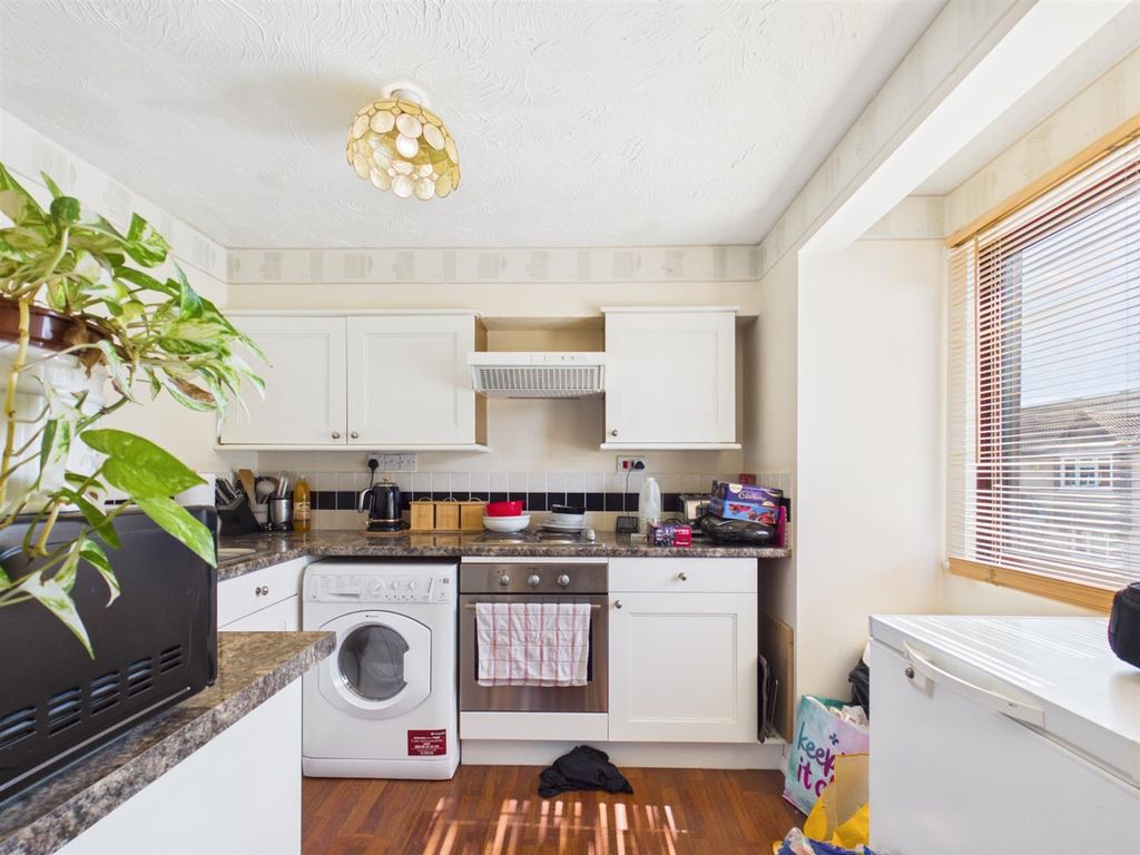 Property photo 3 of 7 Kitchen