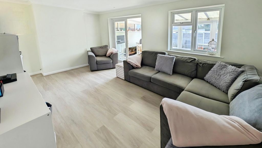 Property photo 3 of 14 Pbox-Img.Jpg