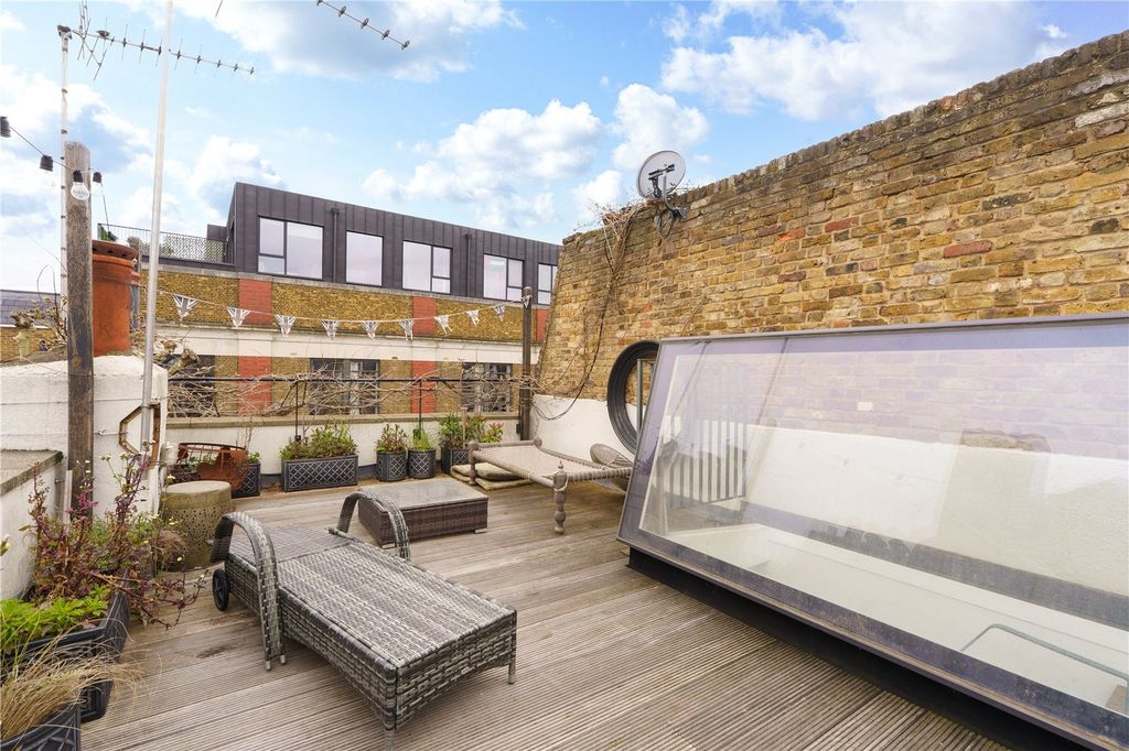 Property photo 2 of 14 Picture No. 12