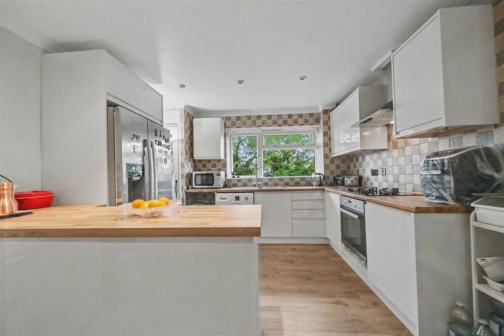 Property photo 3 of 8 Kitchen Diner.Jpg
