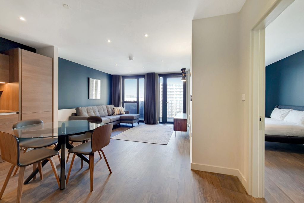 Property photo 2 of 18 34269ce81800E35022B6d86736A6