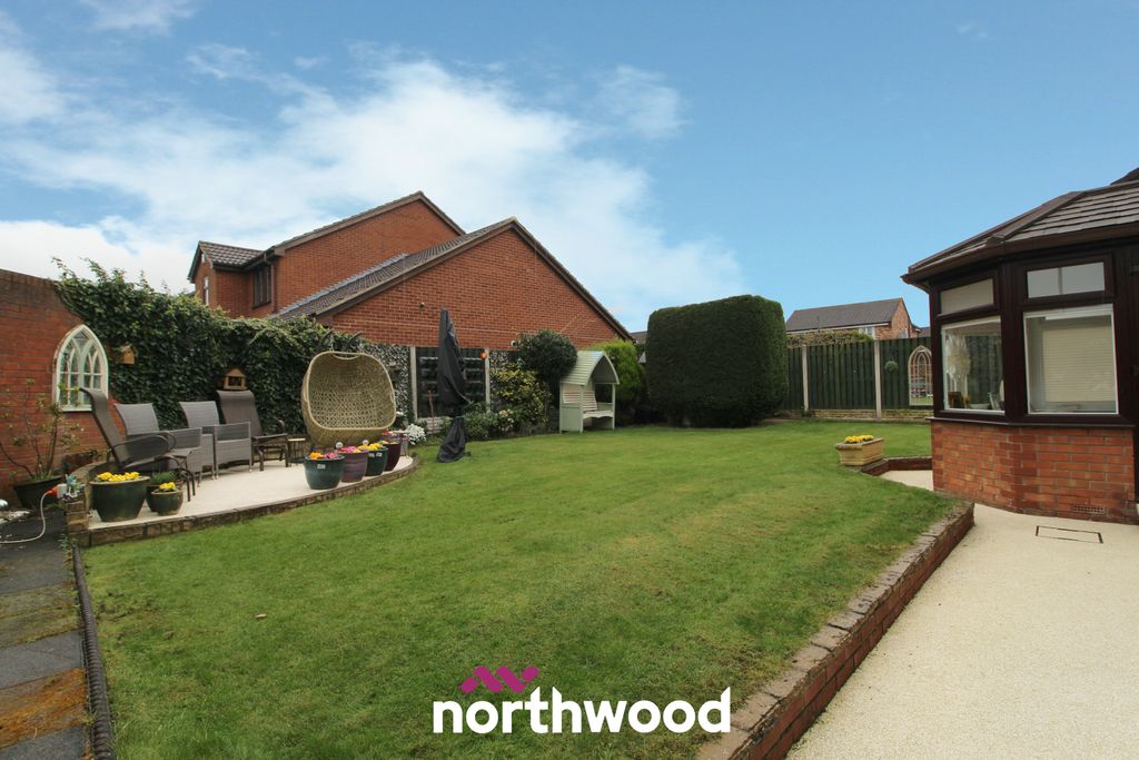 Property photo 2 of 32