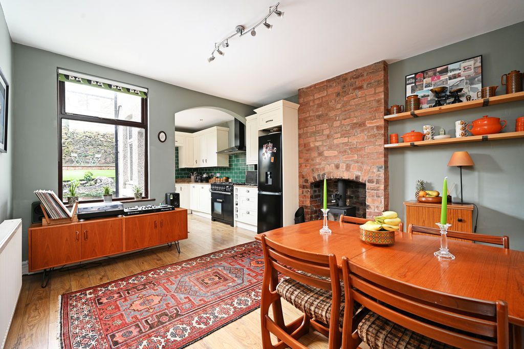 Property photo 1 of 26 Dining Kitchen