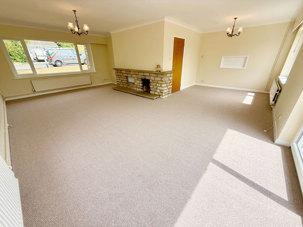 Property photo 2 of 7 Living Room / Dining Room