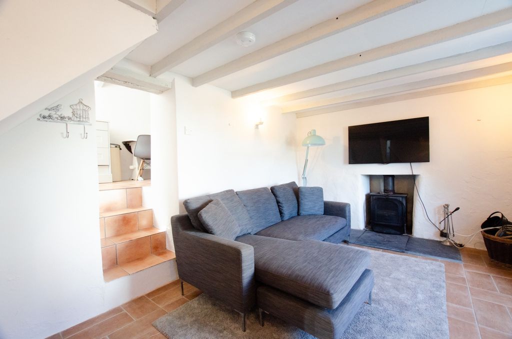 Property photo 3 of 10 23A Fore Street-15