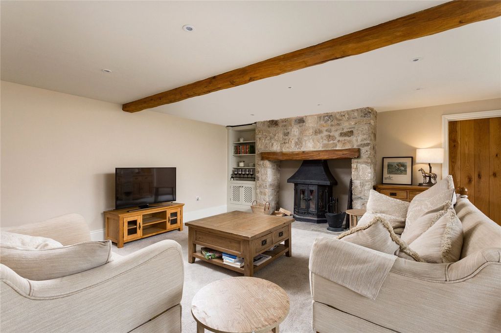 Property photo 2 of 20 Sitting Room