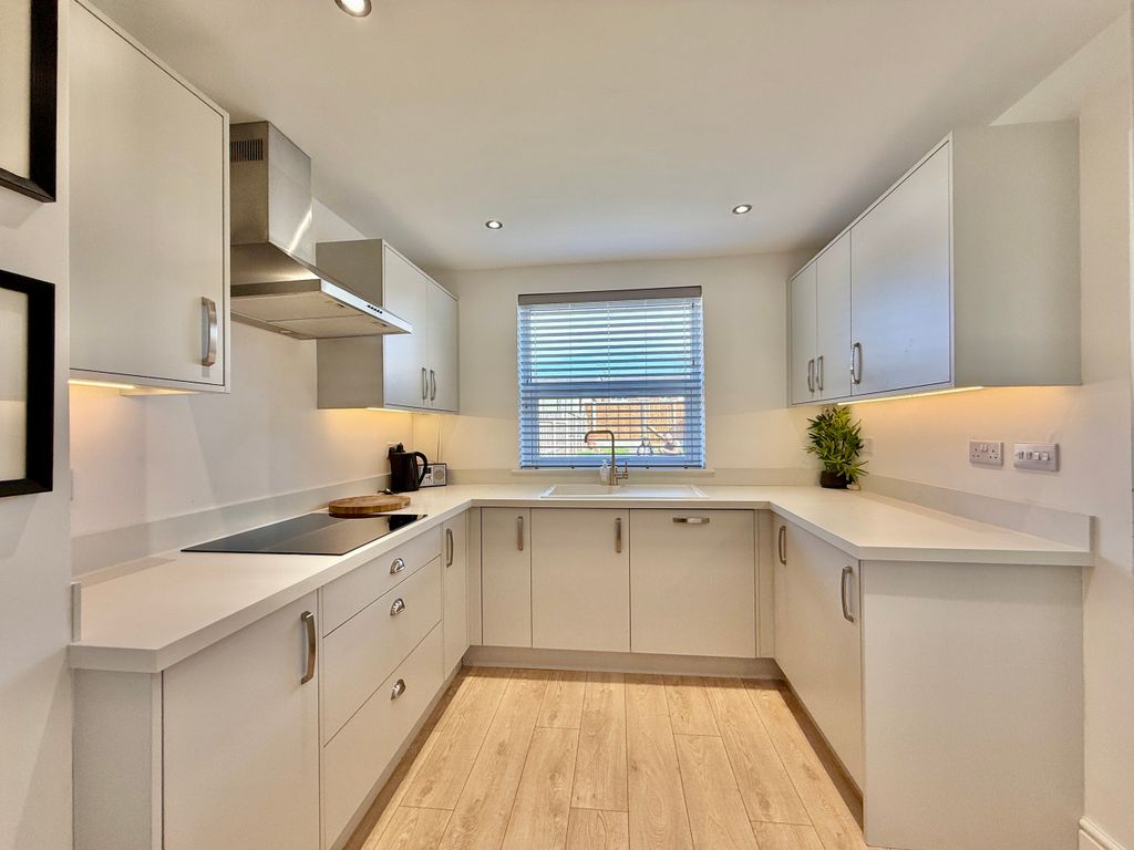 Property photo 2 of 24 Kitchen