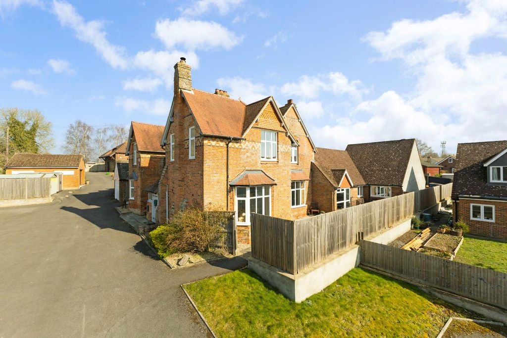 Property photo 2 of 24 86658_Cleeve House Church Lane (2).Jpg