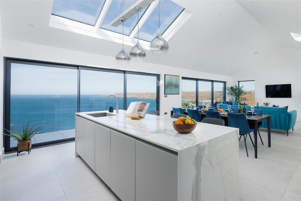 Property photo 2 of 34