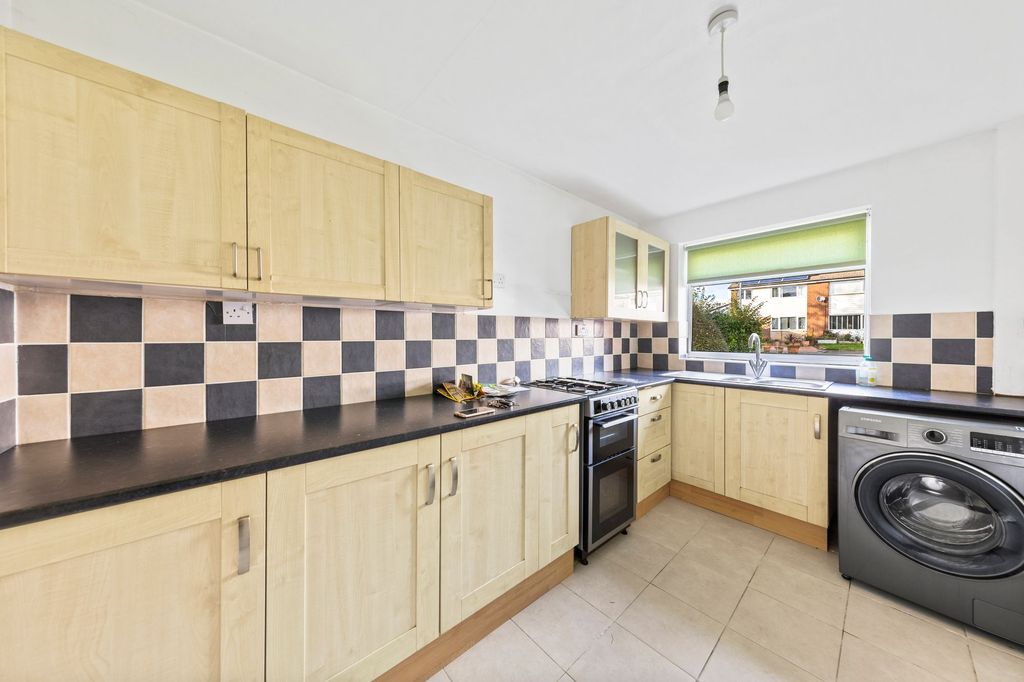 Property photo 2 of 20