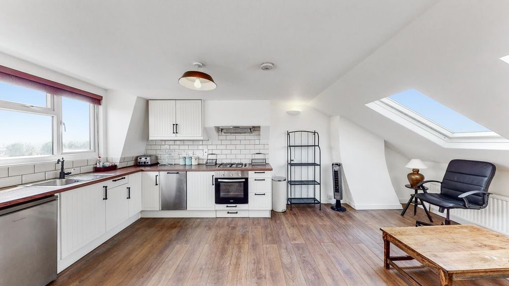 Property photo 1 of 11 Kitchen