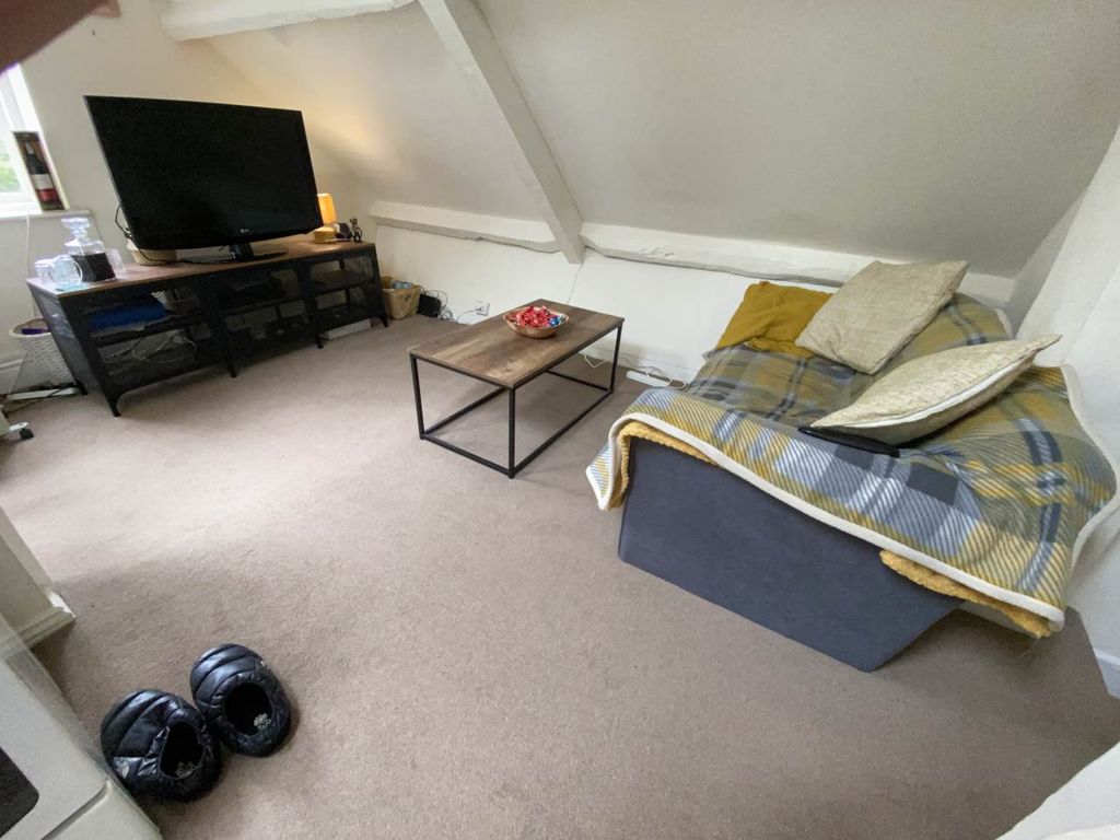 Property photo 3 of 6 Lounge