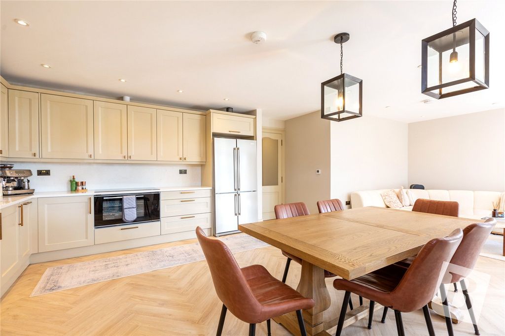 Property photo 3 of 19 Kitchen / Dining