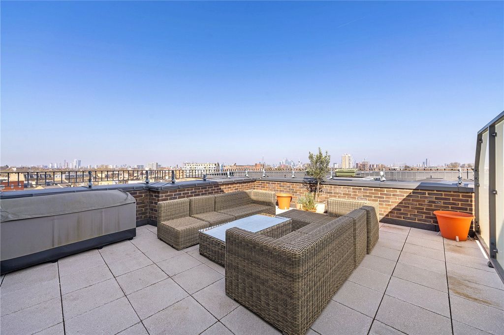 Property photo 3 of 16 Roof Terrace