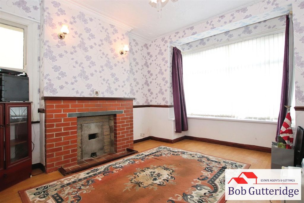 Property photo 2 of 31 Lounge