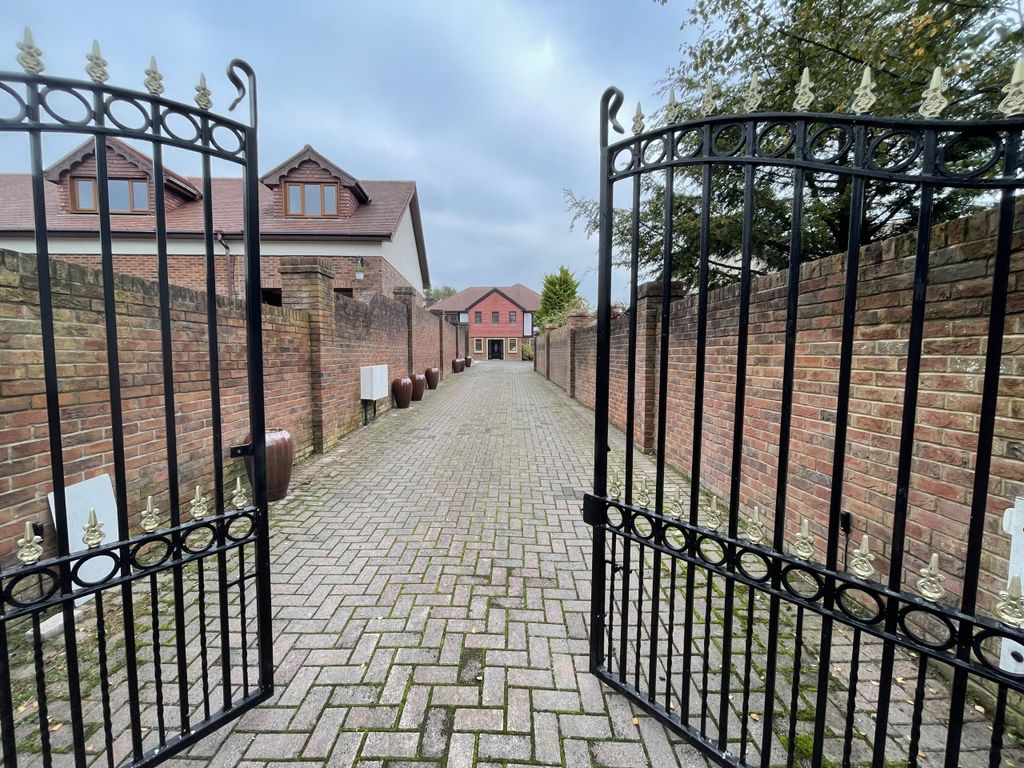 Property photo 2 of 37