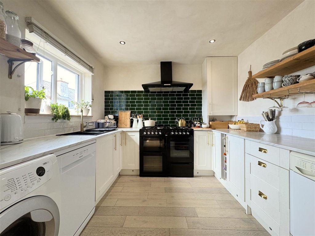 Property photo 2 of 30 Kitchen