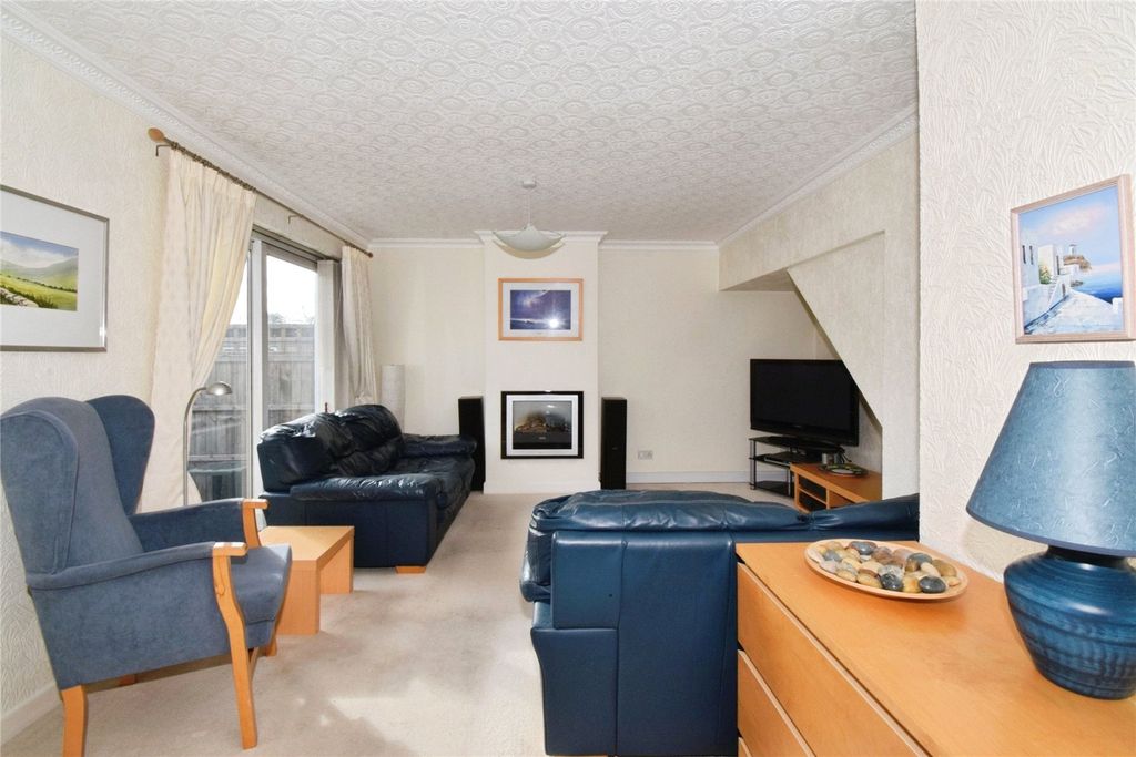 Property photo 1 of 19 Lounge