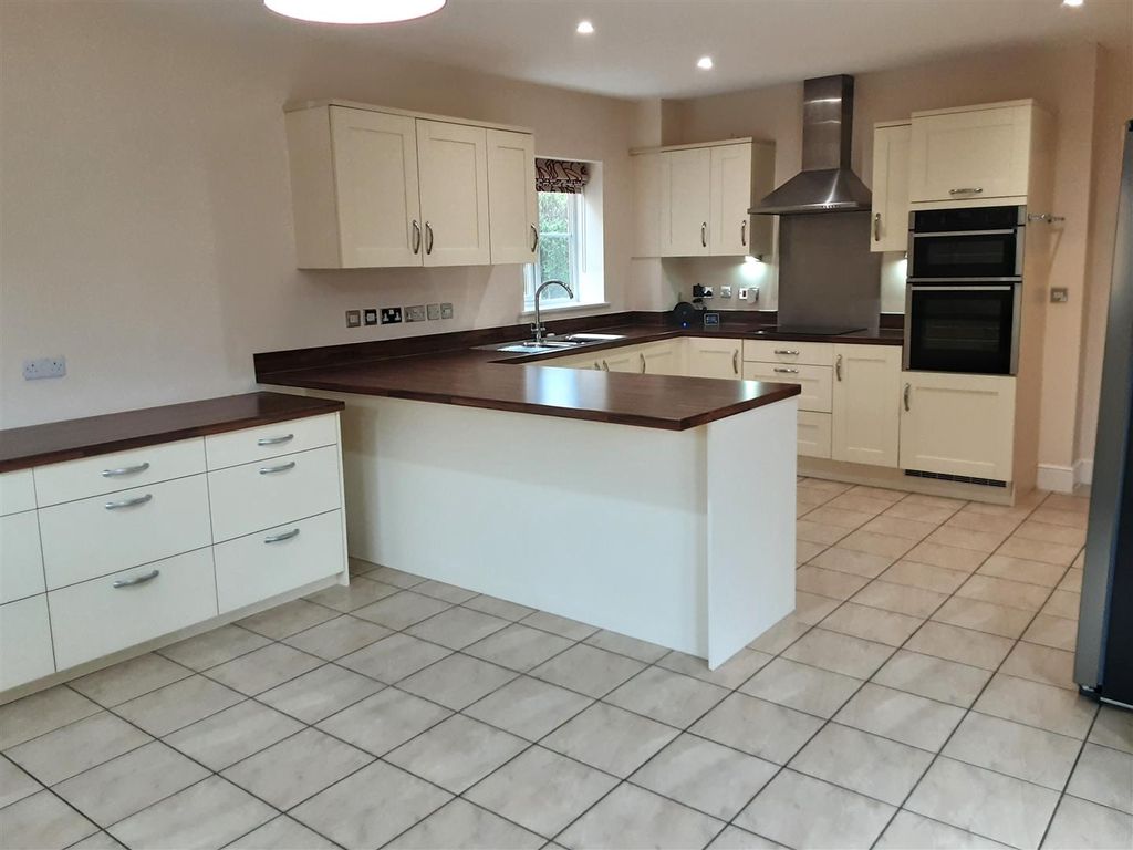 Property photo 3 of 14 Kitchen Breakfast Room