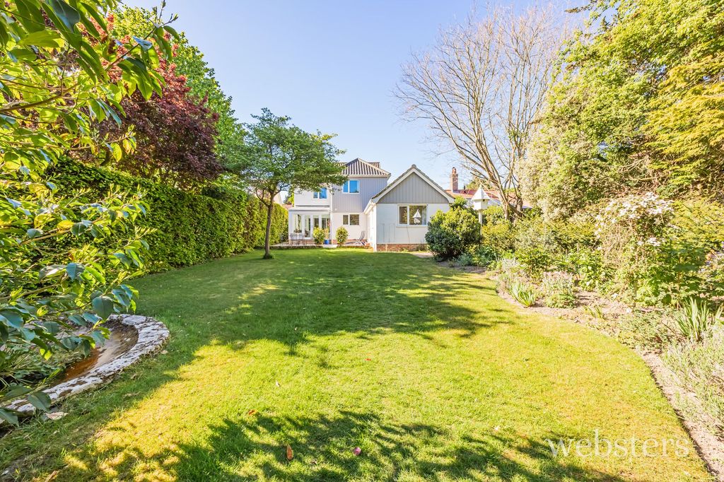 Property photo 2 of 27