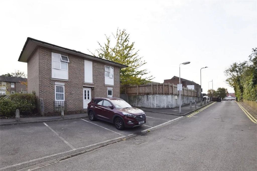 Property photo 1 of 6 External