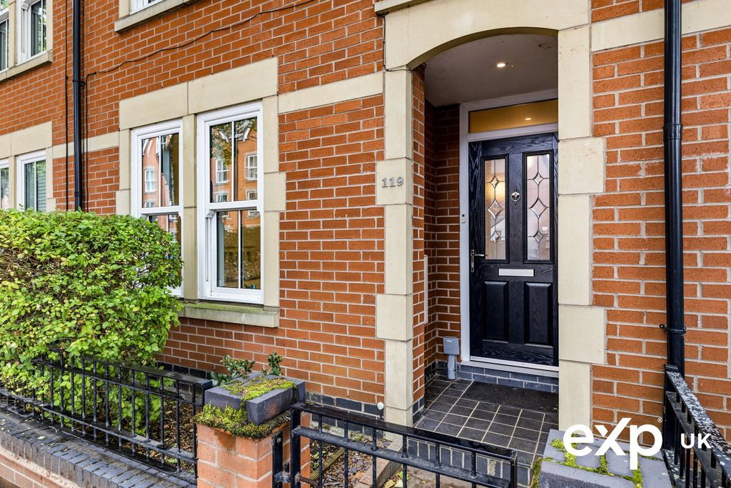 Property photo 2 of 34