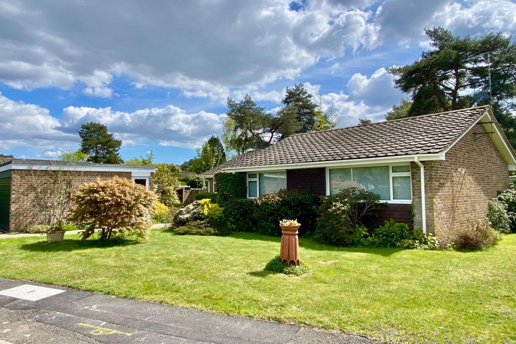 Property photo 1 of 31 3  Bedroom Detached Bungalow