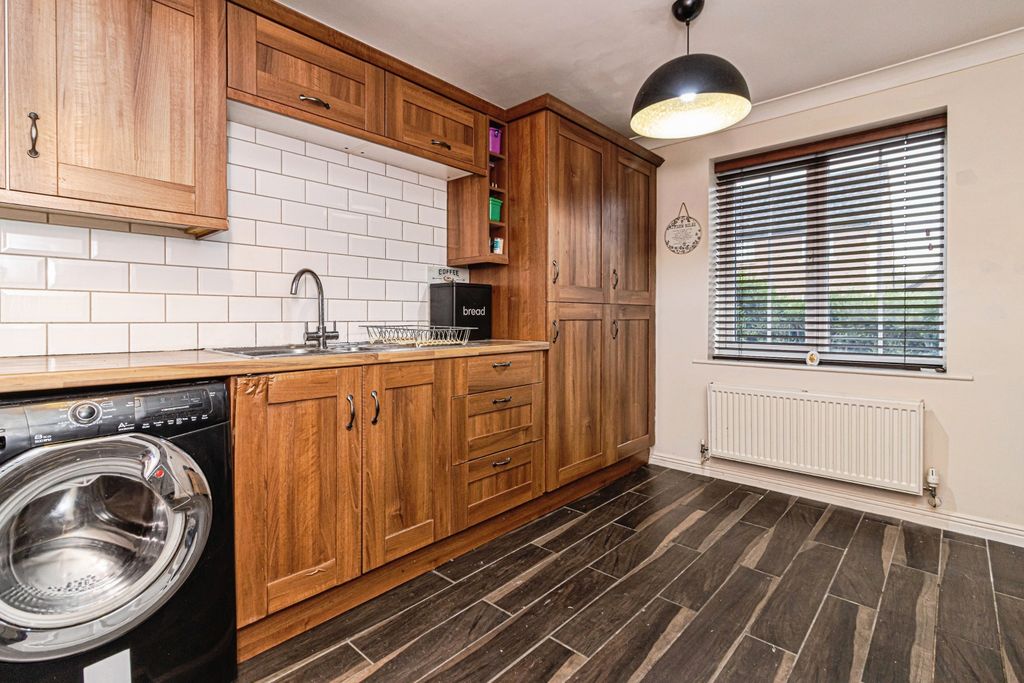 Property photo 3 of 14 Kitchen