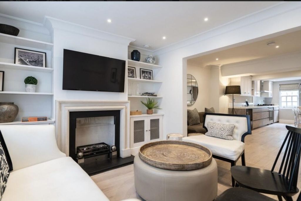 Property photo 2 of 11 Living Room