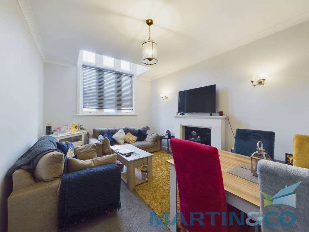 Property photo 3 of 16 Cam01870G0-Pr0156-Still003