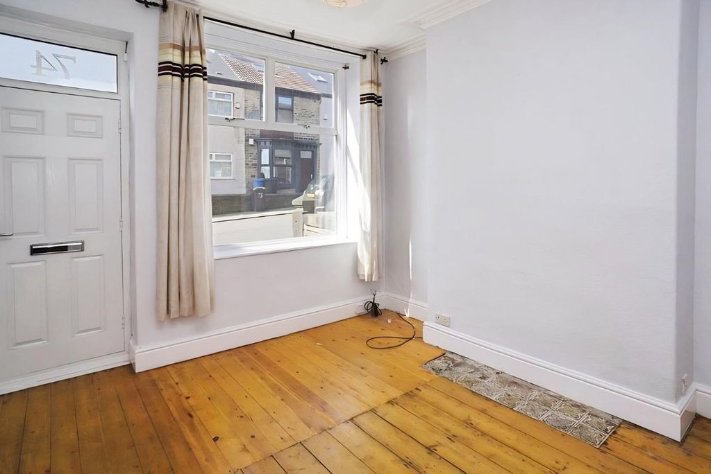 Property photo 1 of 10 Living Room