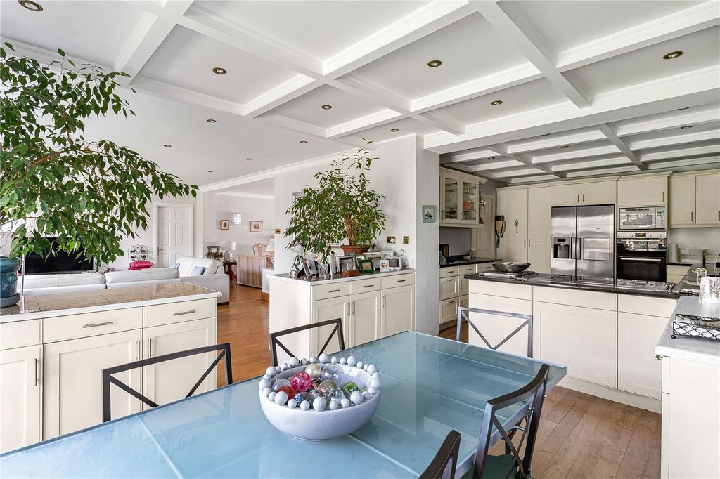 Property photo 1 of 25 Dining Table