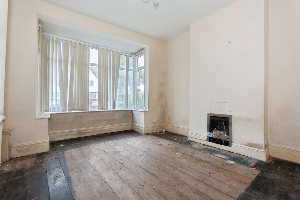 Property photo 2 of 17 Photo