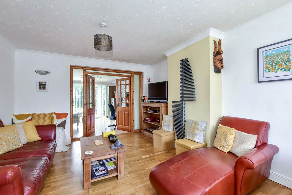 Property photo 3 of 27