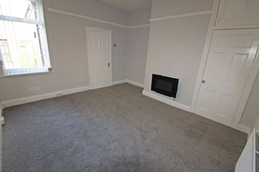 Property photo 2 of 10 Lounge
