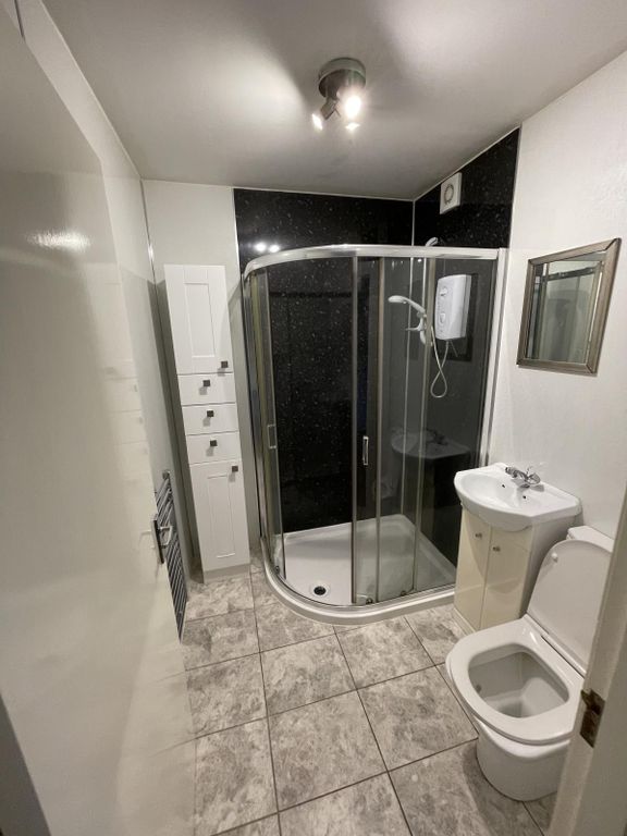 Property photo 3 of 8 Https://Cdn.Rmcloud.Online/Rmc-Temp-Live/Rent/Fbeb