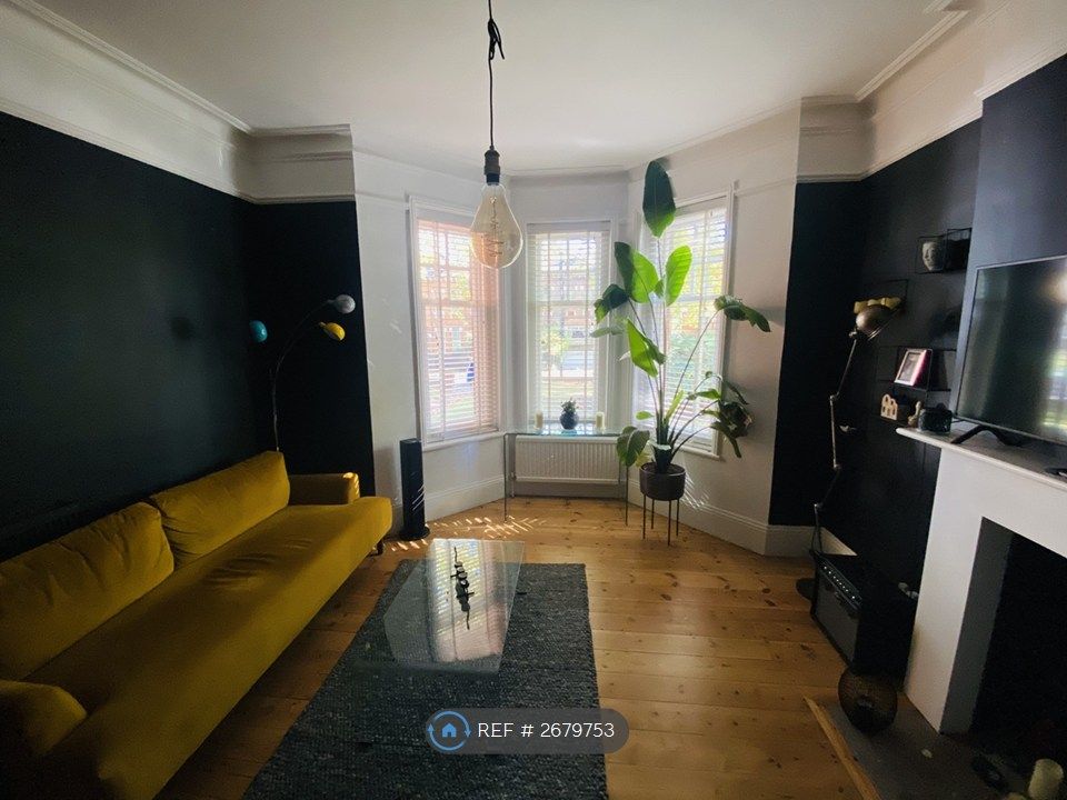 Property photo 3 of 20 Living Room