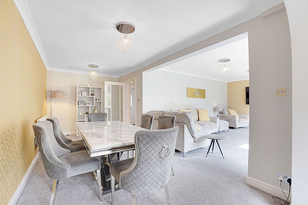 Property photo 2 of 31