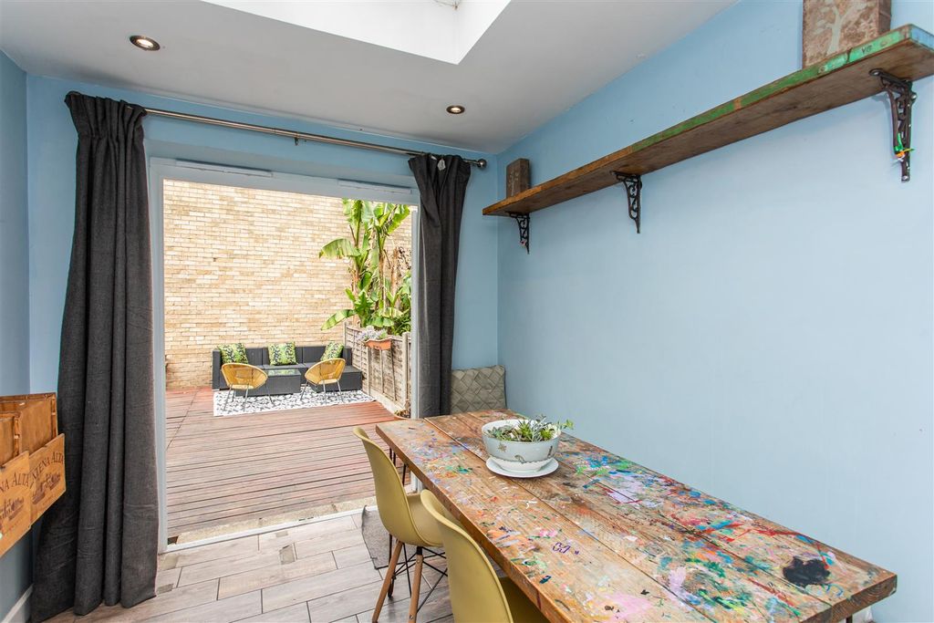 Property photo 3 of 18 Dining Area