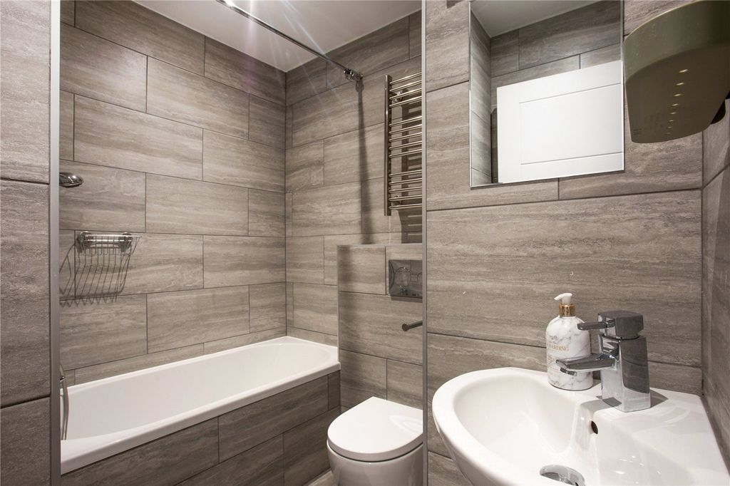 Property photo 3 of 23 Bathroom