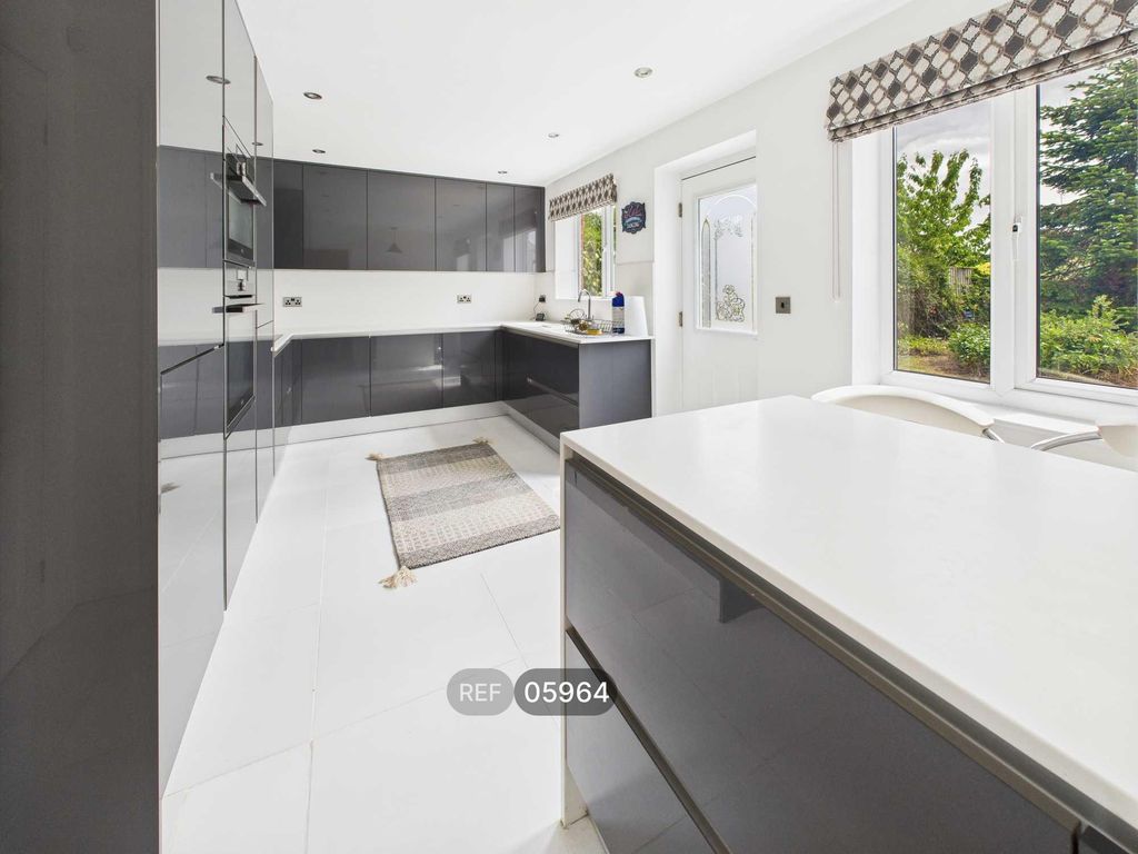Property photo 3 of 18 Kitchen