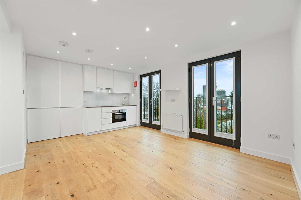 Property photo 2 of 8