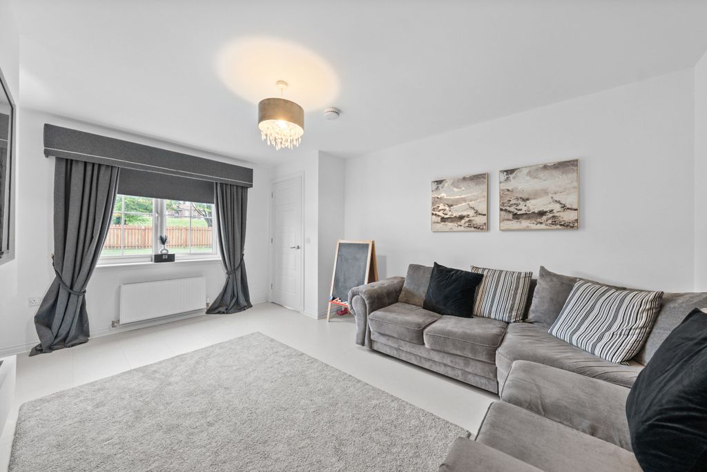 Property photo 2 of 36