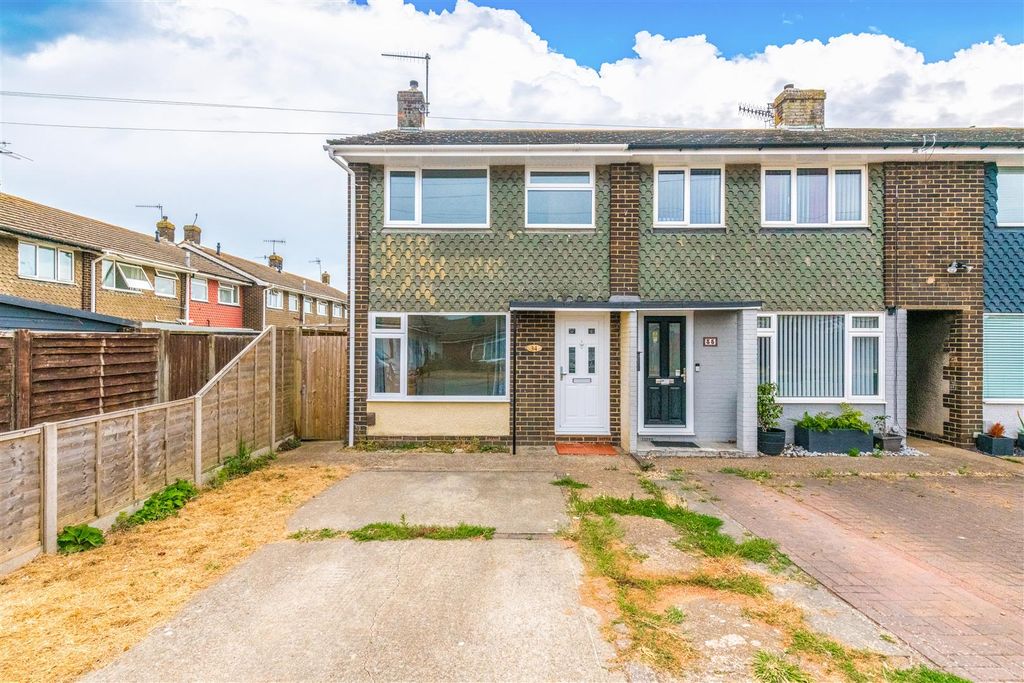 Property photo 1 of 17 34 Garden Close-20.Jpg