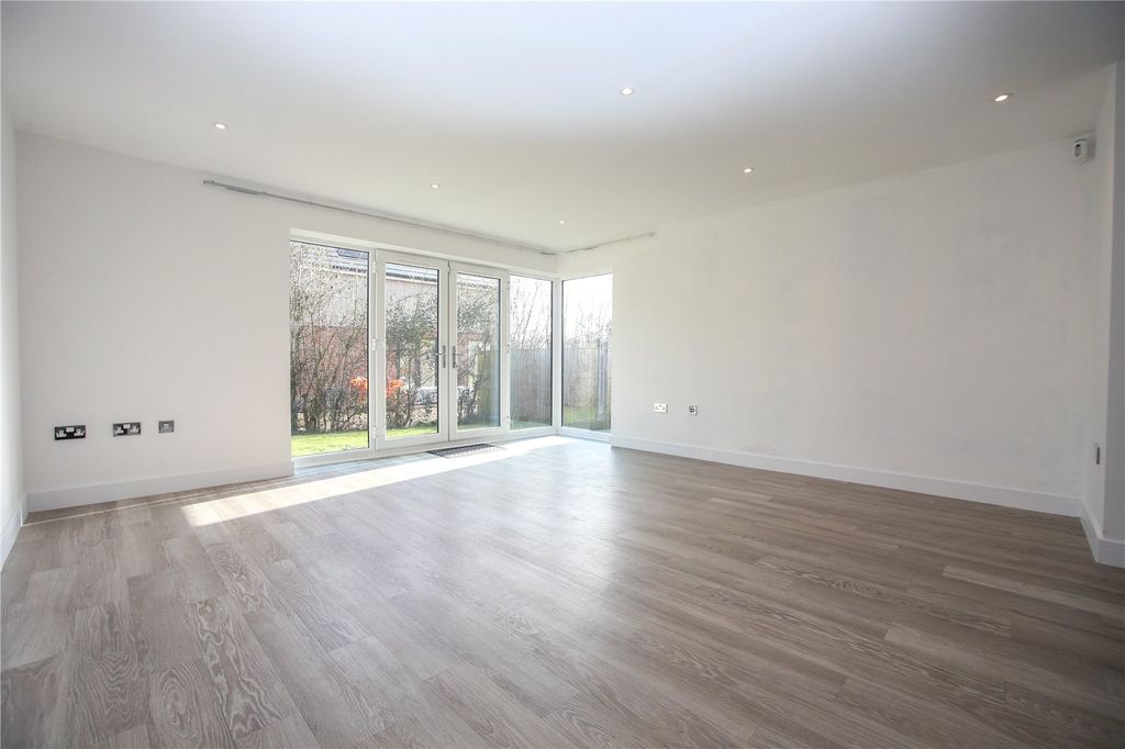 Property photo 3 of 14 Picture No. 01